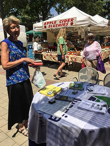A woman learns about the environment at her local farmer's market